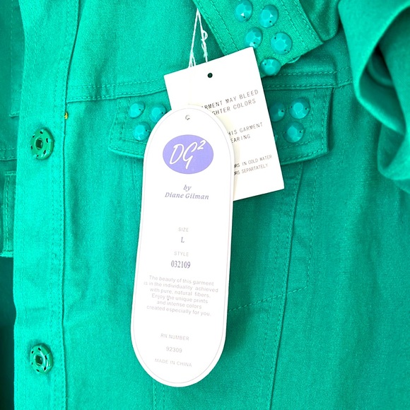 DG2 by DIANE GILMAN VIBRANT GREEN MATCHING JEANS AND JACKET WITH GREEN BUTTONS - Picture 8 of 12